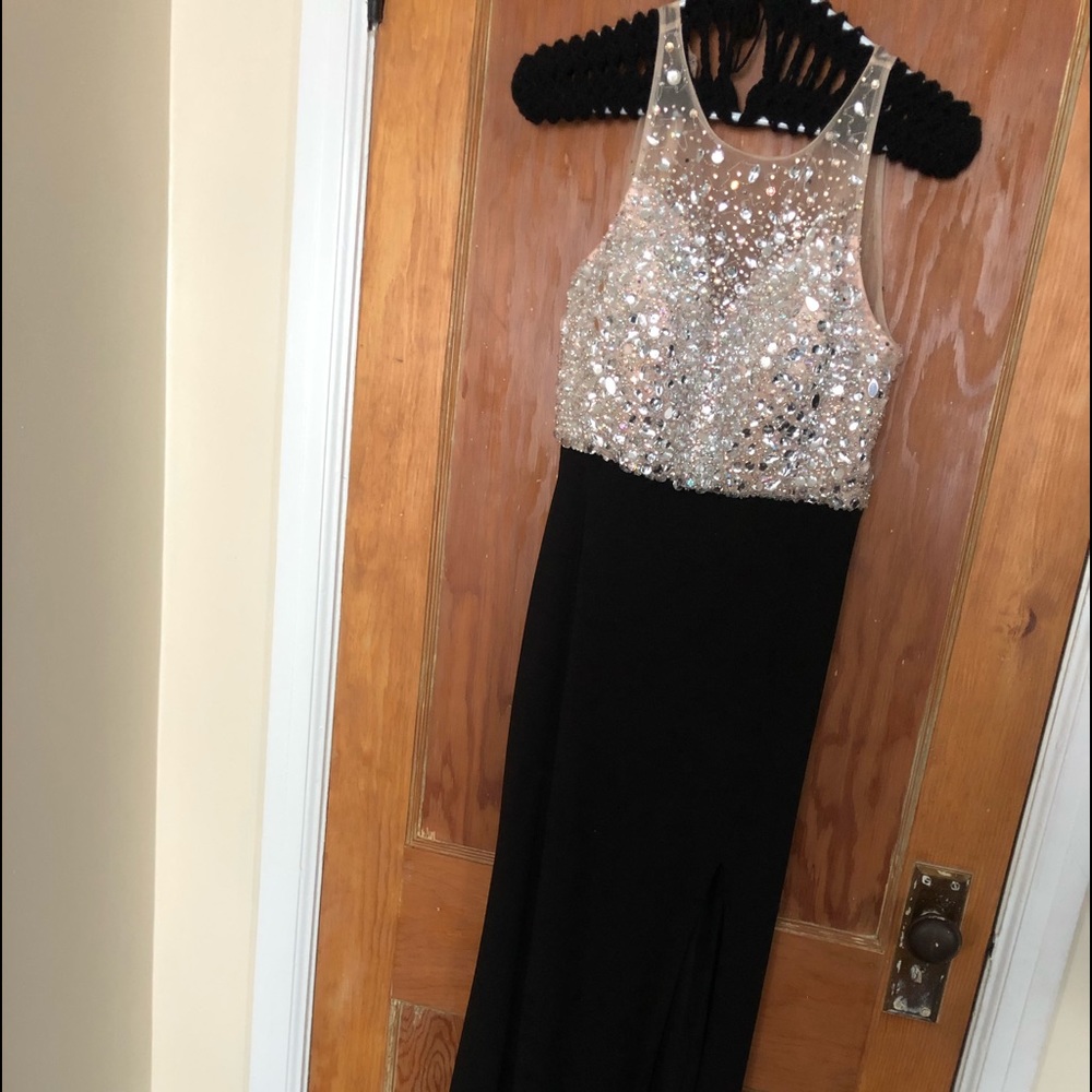 Elegant prom/formal dress